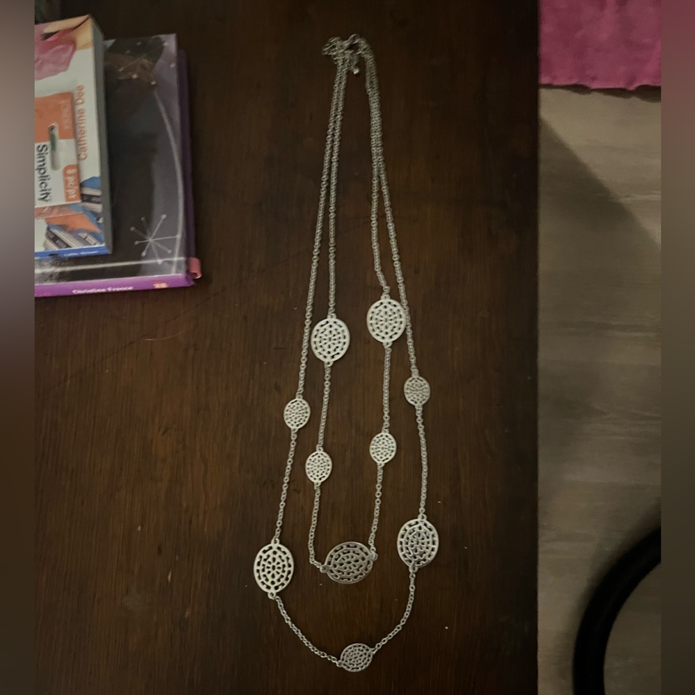Elegant Silver Necklace with Intricate Design
